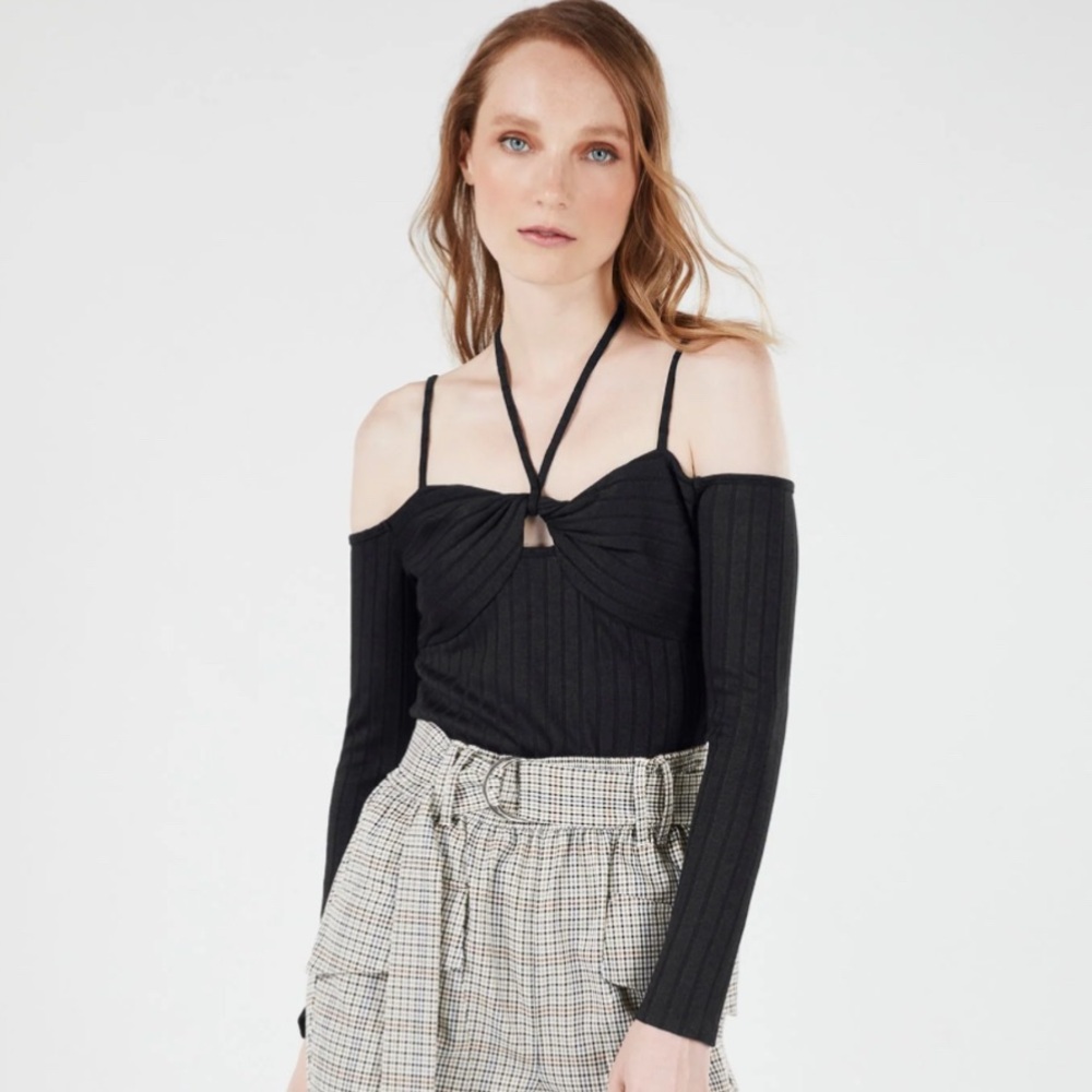*NWT* BCBGMaxazria | Ribbed Twist Halter Top (Small) 🖤